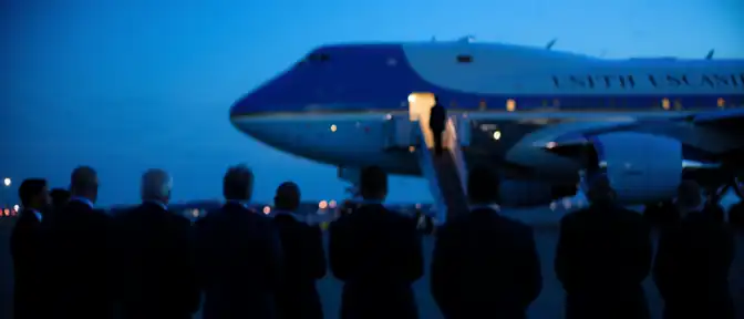 Молчание в небе: Дональд Трамп уклонился от вопросов о передислокации войск на Ближнем Востоке