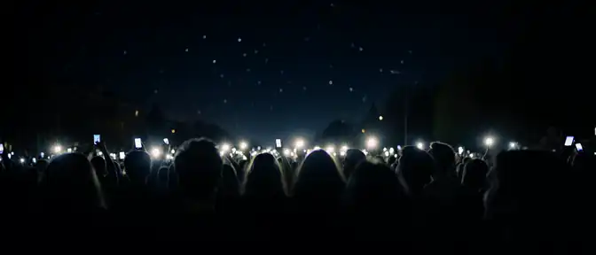 Музыка сквозь темноту: как белгородцы превратили аварию на электросетях в трогательный момент единения