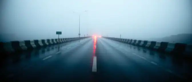 Движение по Крымскому мосту приостановлено: водителей просят не поддаваться панике